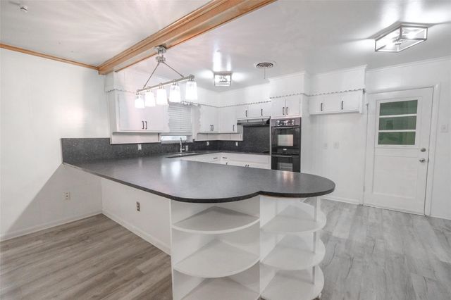 8301 Llano Avenue, Benbrook, TX 76116