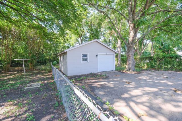 8301 Llano Avenue, Benbrook, TX 76116