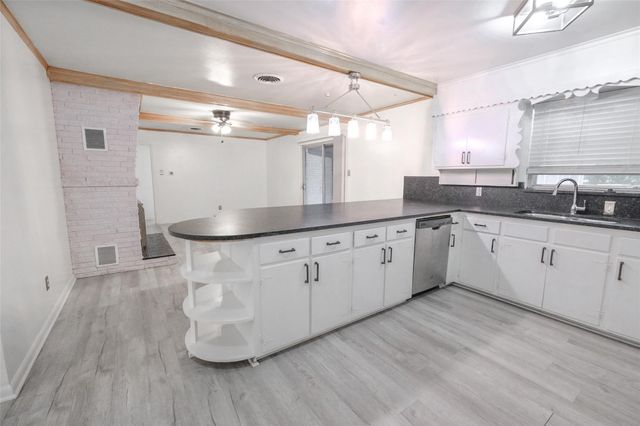 8301 Llano Avenue, Benbrook, TX 76116