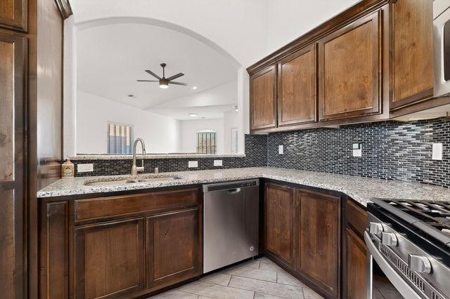 890 Fire Wheel Loop, Los Lunas, NM 87031