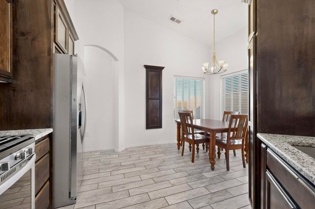 890 Fire Wheel Loop, Los Lunas, NM 87031