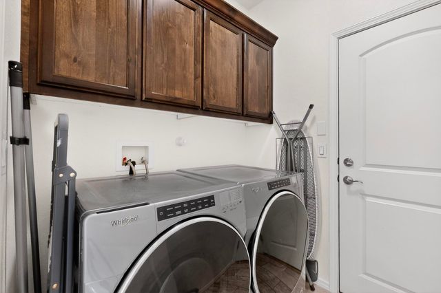 890 Fire Wheel Loop, Los Lunas, NM 87031