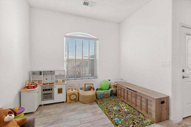 890 Fire Wheel Loop, Los Lunas, NM 87031