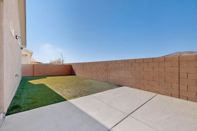 890 Fire Wheel Loop, Los Lunas, NM 87031