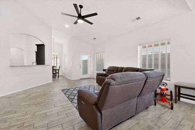 890 Fire Wheel Loop, Los Lunas, NM 87031