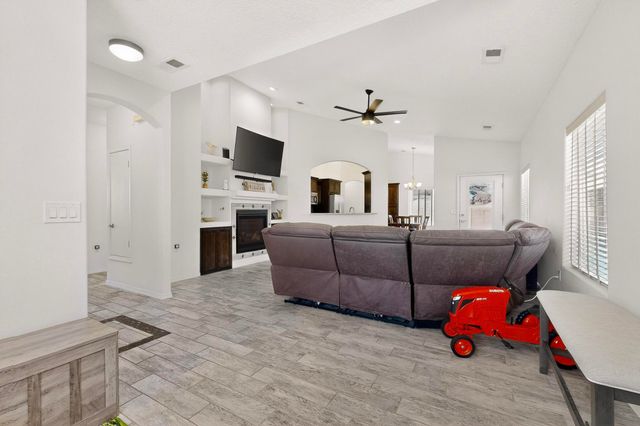 890 Fire Wheel Loop, Los Lunas, NM 87031