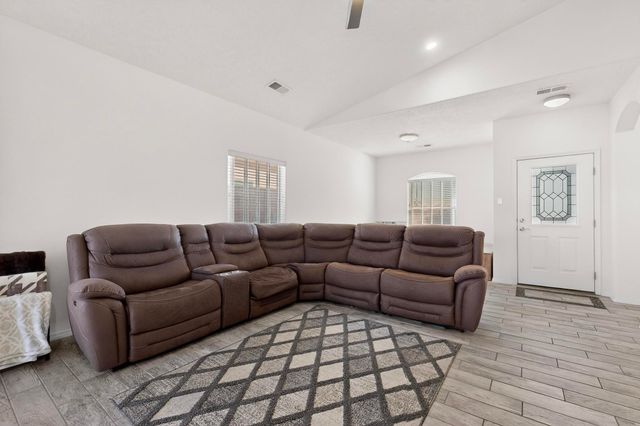 890 Fire Wheel Loop, Los Lunas, NM 87031