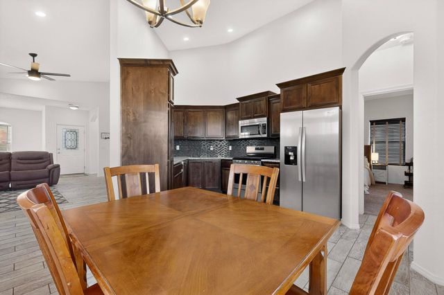 890 Fire Wheel Loop, Los Lunas, NM 87031