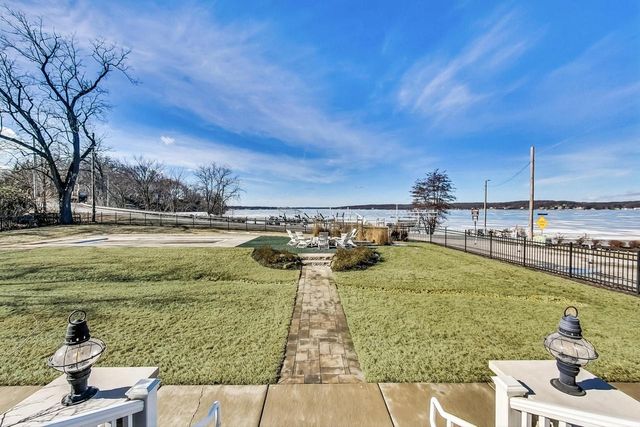 311 Bowing WAY, Lake Geneva, WI 53147