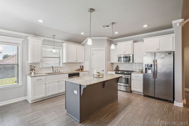 1006 W Missouri Avenue, Claremore, OK 74019