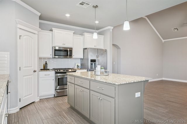 1006 W Missouri Avenue, Claremore, OK 74019
