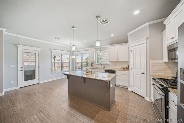 1006 W Missouri Avenue, Claremore, OK 74019