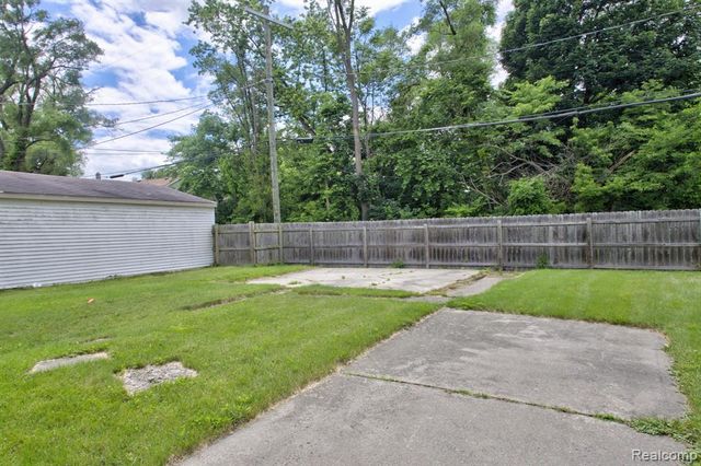 15859 Santa Rosa Drive, Detroit, MI 48238