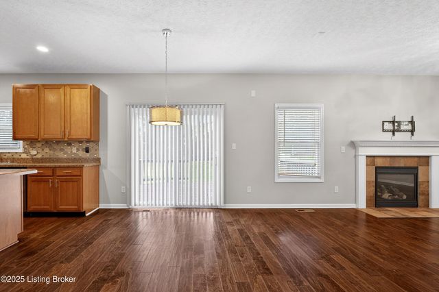 5601 Red Crested Way, Louisville, KY 40218