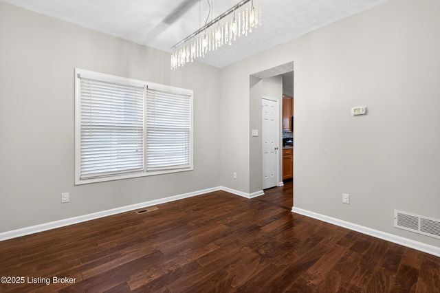 5601 Red Crested Way, Louisville, KY 40218