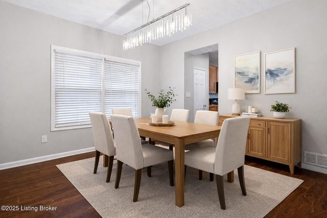 5601 Red Crested Way, Louisville, KY 40218