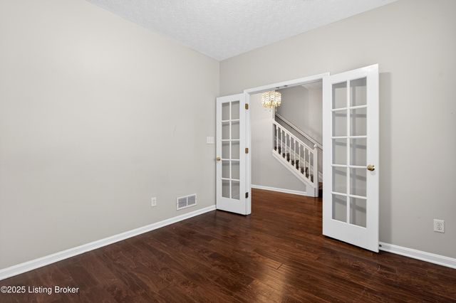 5601 Red Crested Way, Louisville, KY 40218