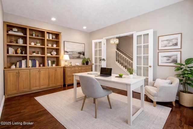 5601 Red Crested Way, Louisville, KY 40218