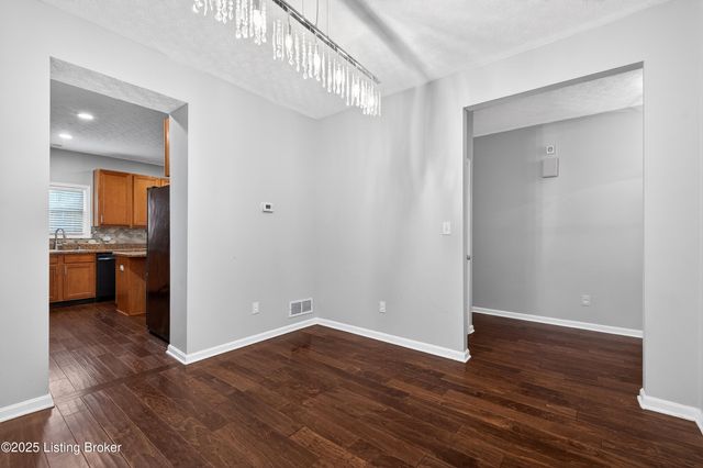 5601 Red Crested Way, Louisville, KY 40218