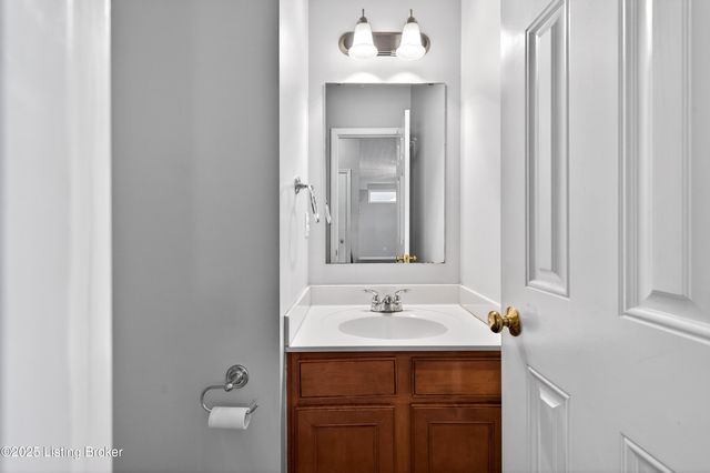 5601 Red Crested Way, Louisville, KY 40218