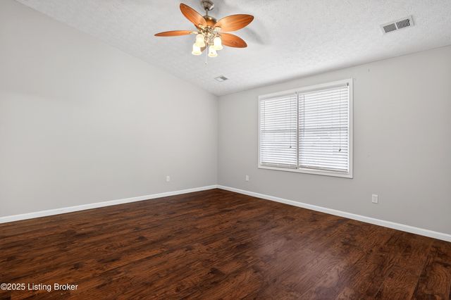 5601 Red Crested Way, Louisville, KY 40218