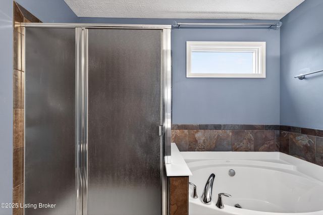 5601 Red Crested Way, Louisville, KY 40218