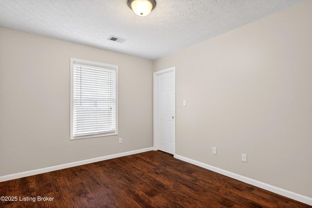 5601 Red Crested Way, Louisville, KY 40218