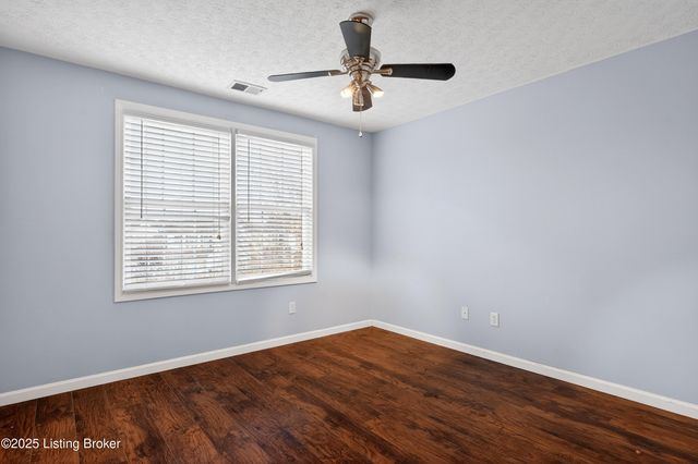 5601 Red Crested Way, Louisville, KY 40218