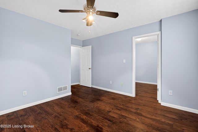 5601 Red Crested Way, Louisville, KY 40218