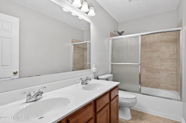 5601 Red Crested Way, Louisville, KY 40218