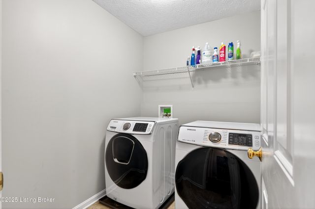 5601 Red Crested Way, Louisville, KY 40218