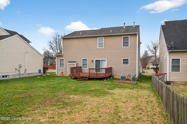 5601 Red Crested Way, Louisville, KY 40218