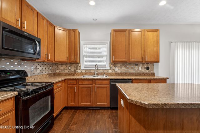 5601 Red Crested Way, Louisville, KY 40218