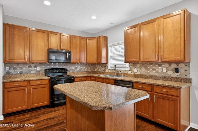 5601 Red Crested Way, Louisville, KY 40218