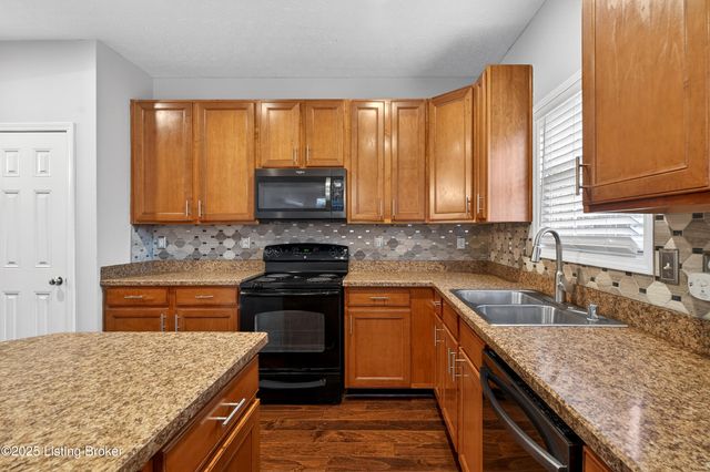 5601 Red Crested Way, Louisville, KY 40218