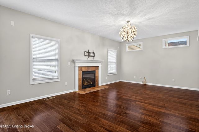 5601 Red Crested Way, Louisville, KY 40218