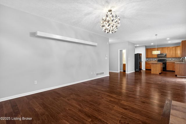 5601 Red Crested Way, Louisville, KY 40218