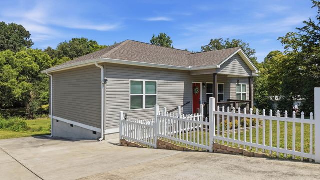 1547 Dallas Lake Road, Hixson, TN 37343