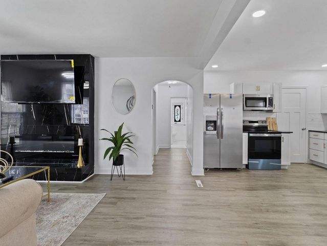 7018 W Hampton AVENUE, Milwaukee, WI 53218