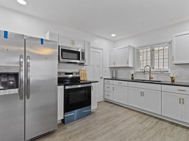 7018 W Hampton AVENUE, Milwaukee, WI 53218