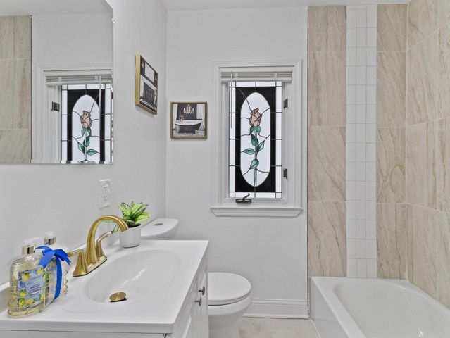 7018 W Hampton AVENUE, Milwaukee, WI 53218