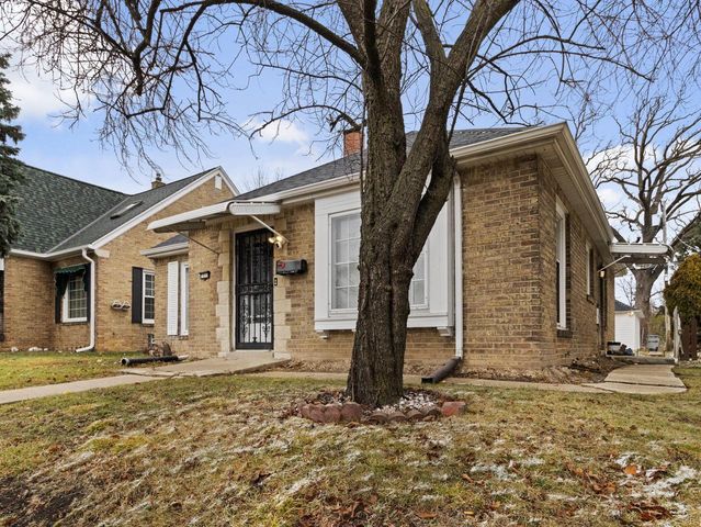 7018 W Hampton AVENUE, Milwaukee, WI 53218