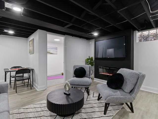 7018 W Hampton AVENUE, Milwaukee, WI 53218