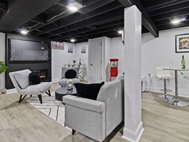 7018 W Hampton AVENUE, Milwaukee, WI 53218