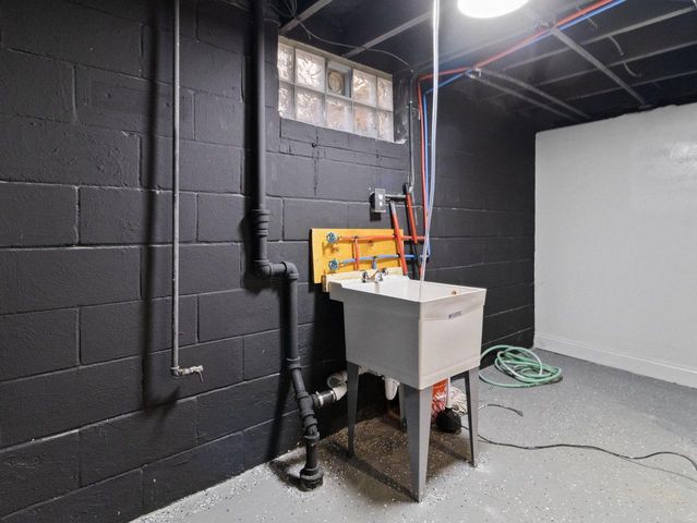 7018 W Hampton AVENUE, Milwaukee, WI 53218