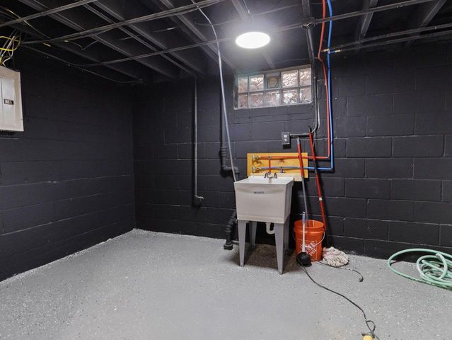 7018 W Hampton AVENUE, Milwaukee, WI 53218