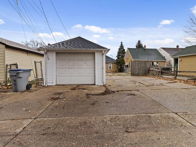 7018 W Hampton AVENUE, Milwaukee, WI 53218