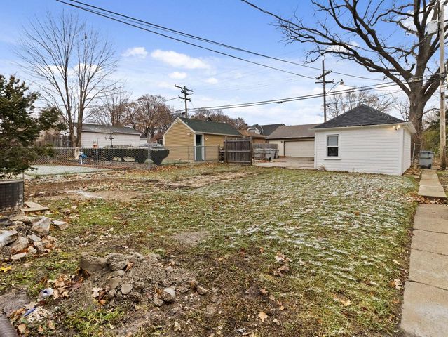 7018 W Hampton AVENUE, Milwaukee, WI 53218