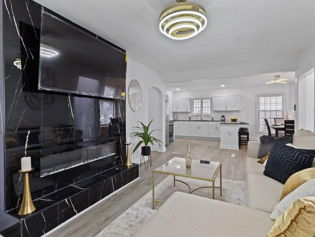 7018 W Hampton AVENUE, Milwaukee, WI 53218