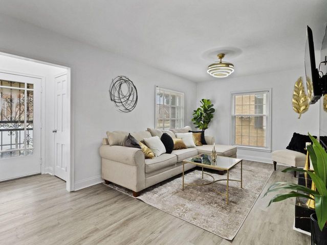 7018 W Hampton AVENUE, Milwaukee, WI 53218